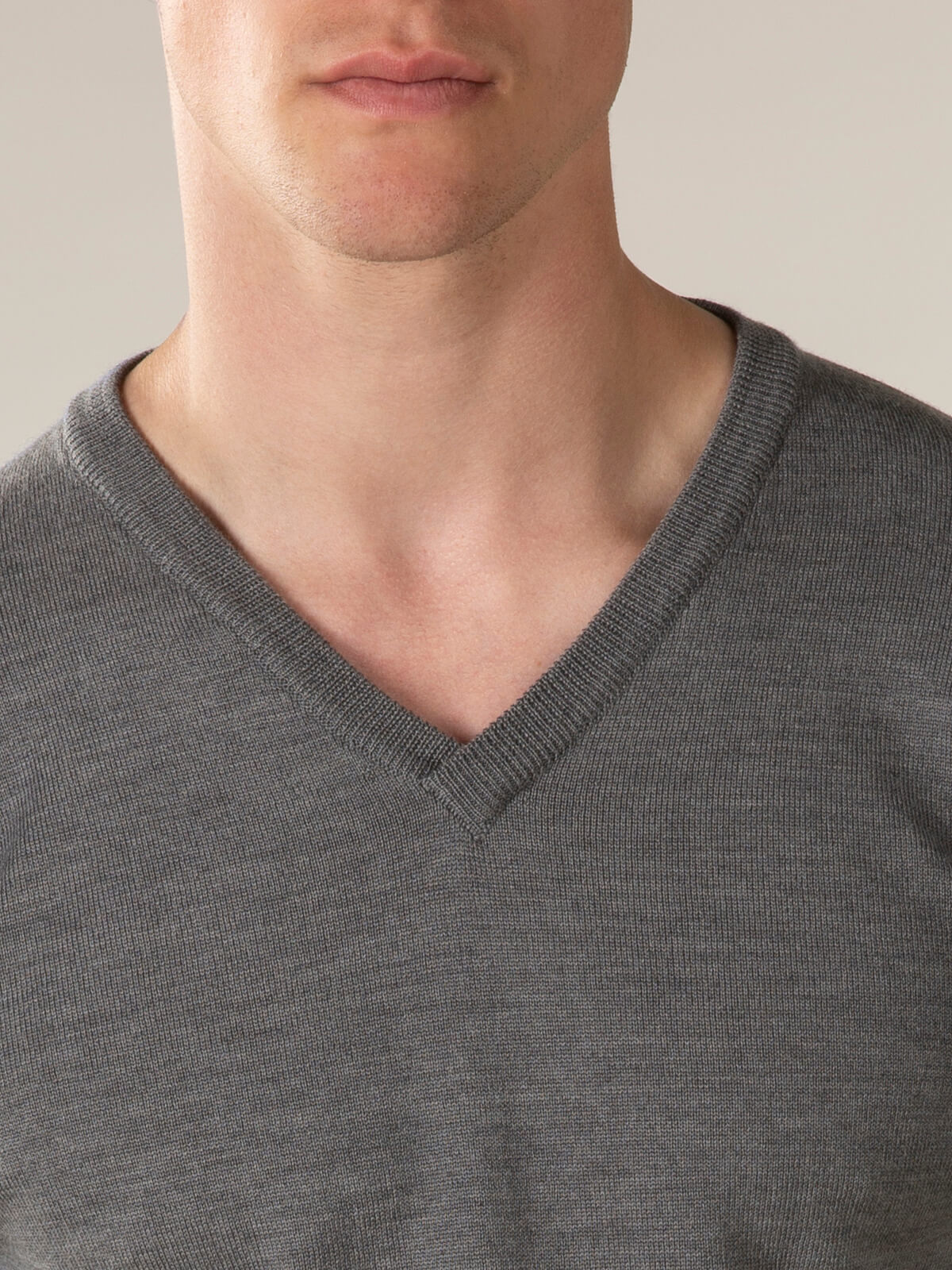 Merino V-Neck Pullover Dunkelgrau