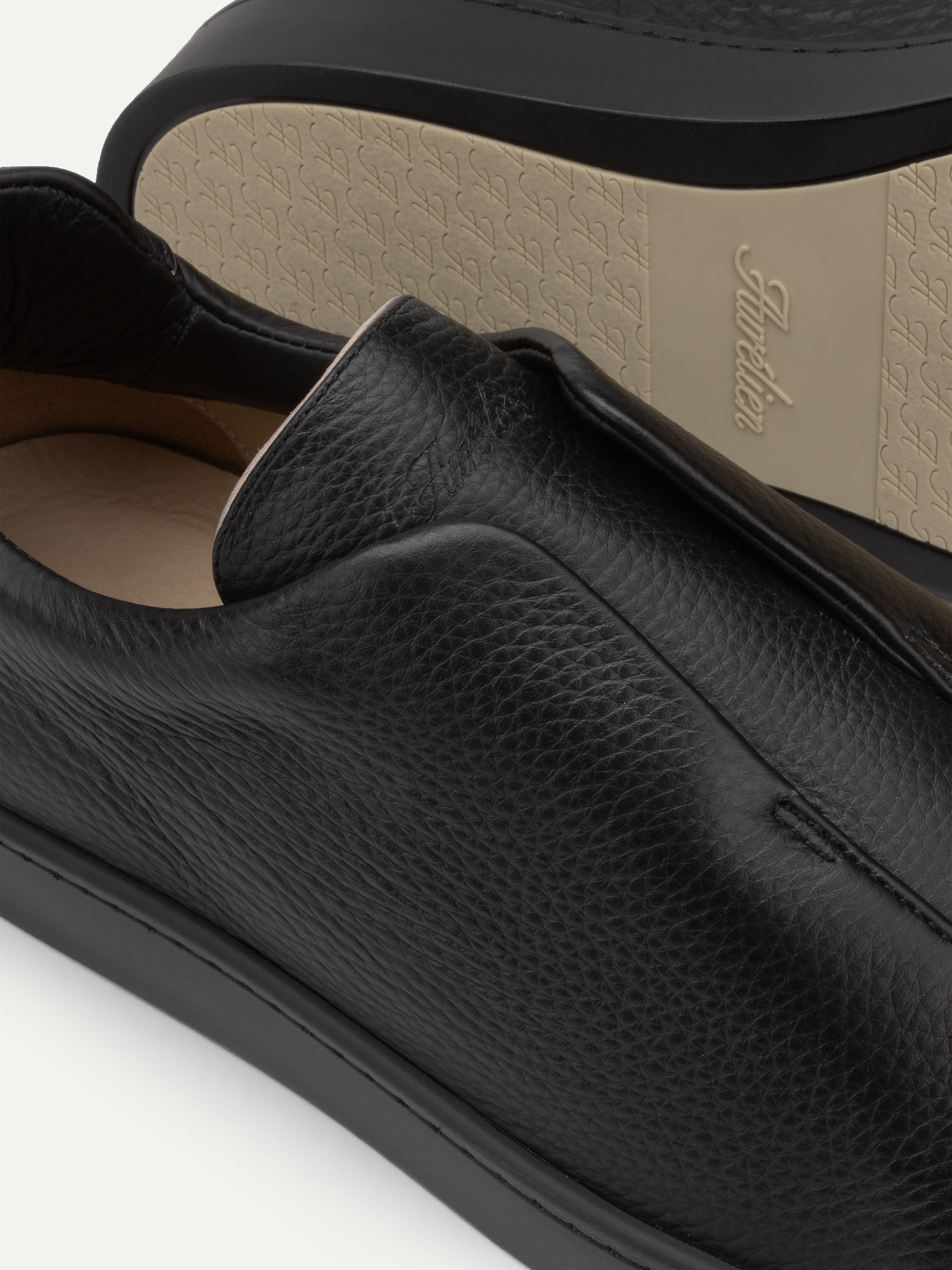 Black II Grain AUR3 Sneaker