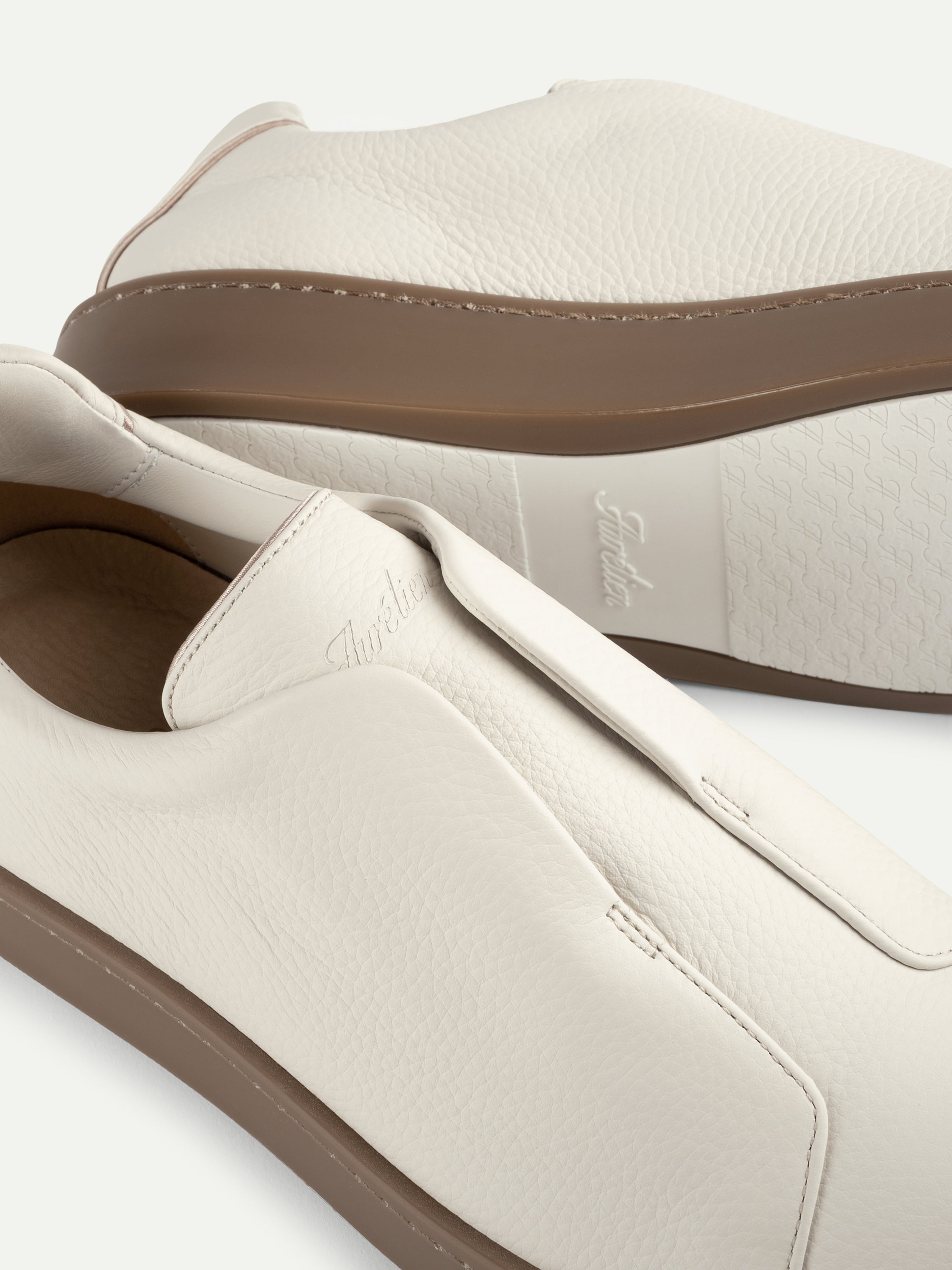 Ivory Grain AUR3 Sneaker