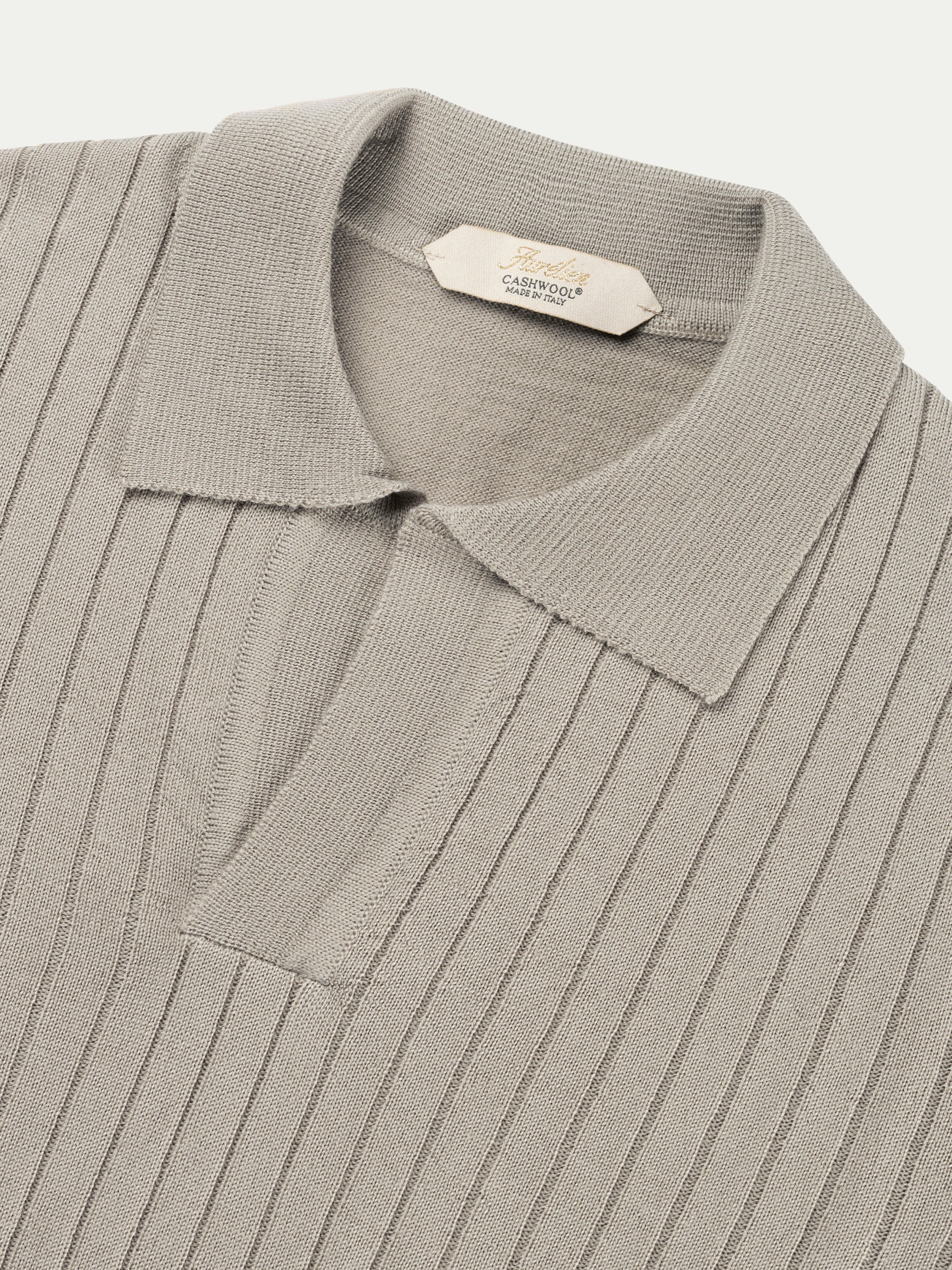 Shortsleeve Buttonless Ribbed Polo Greige