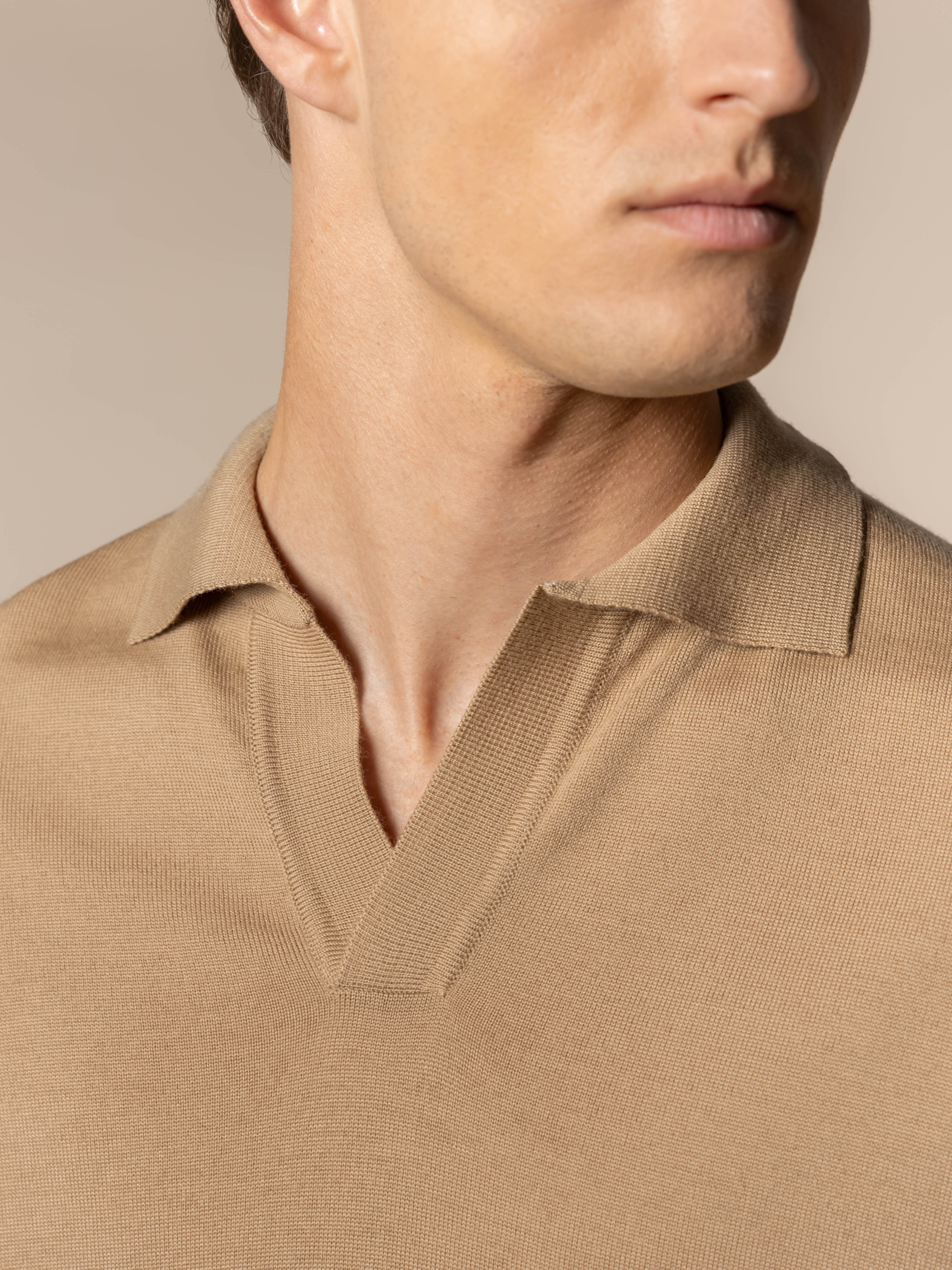 Extrafine Merino Buttonless Polo Beige
