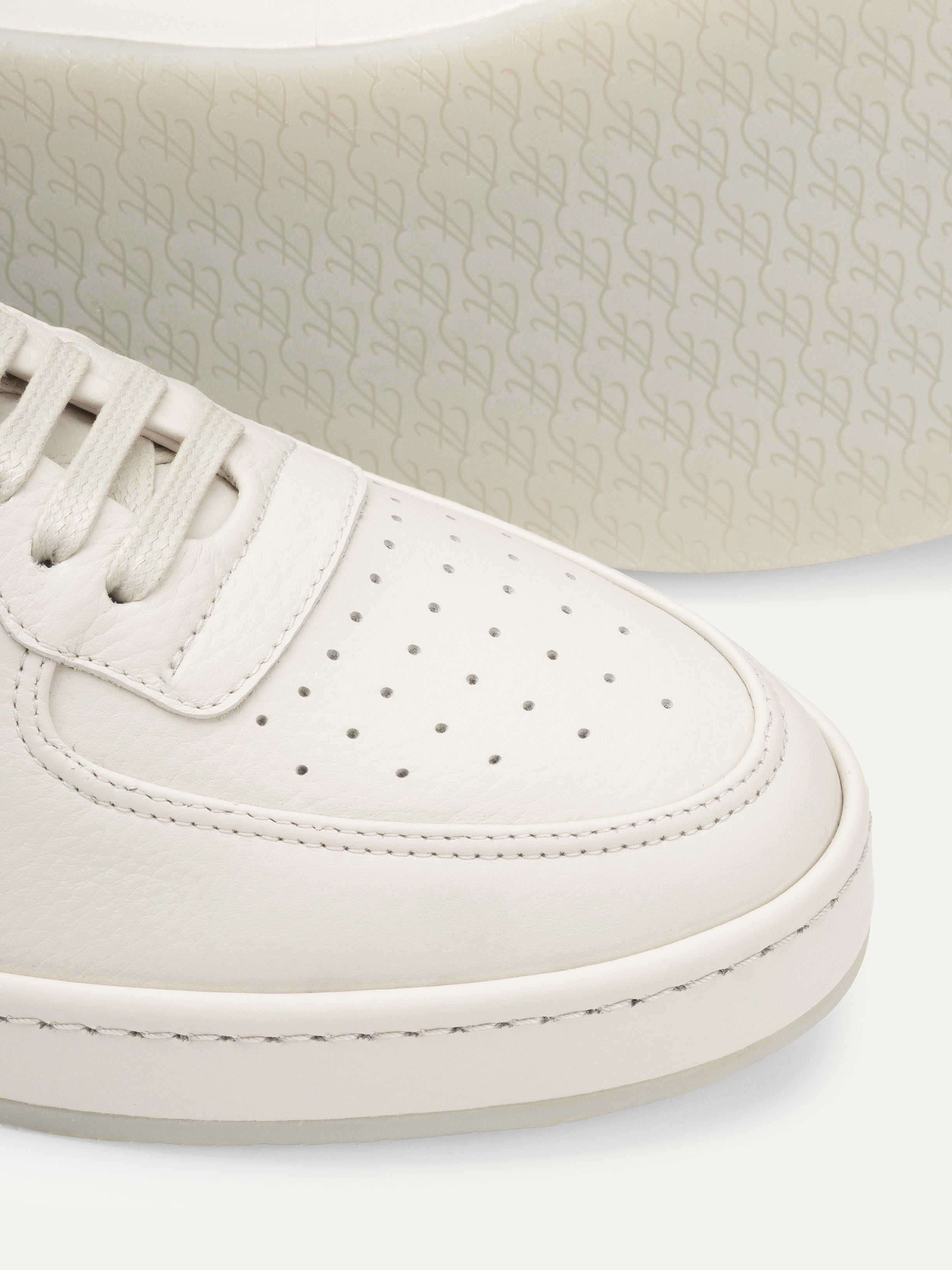 Ivory Grain Voyager AUR2 Sneaker