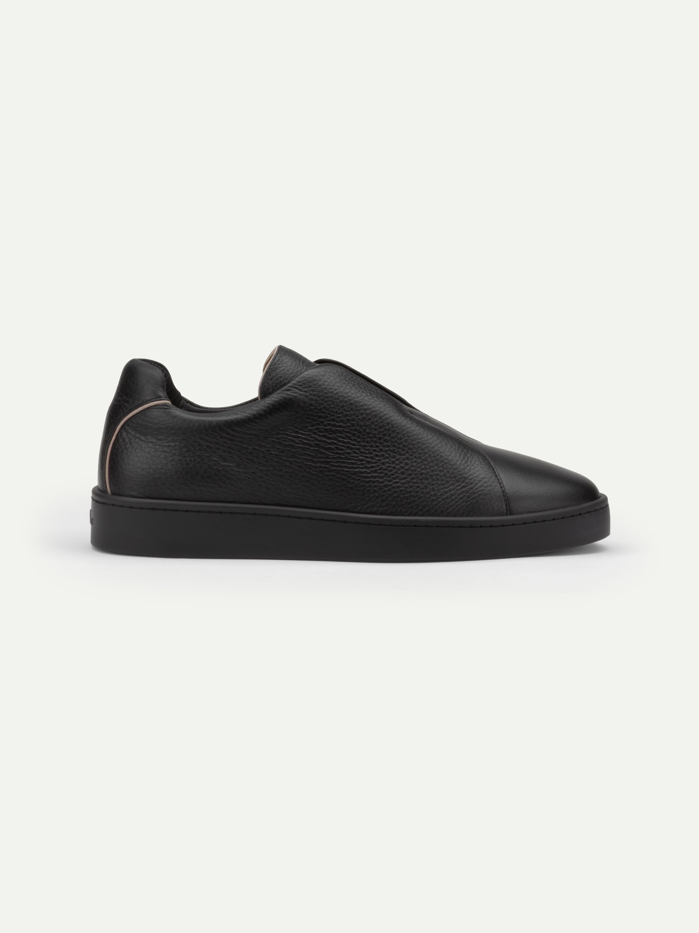 Black II Grain AUR3 Sneaker