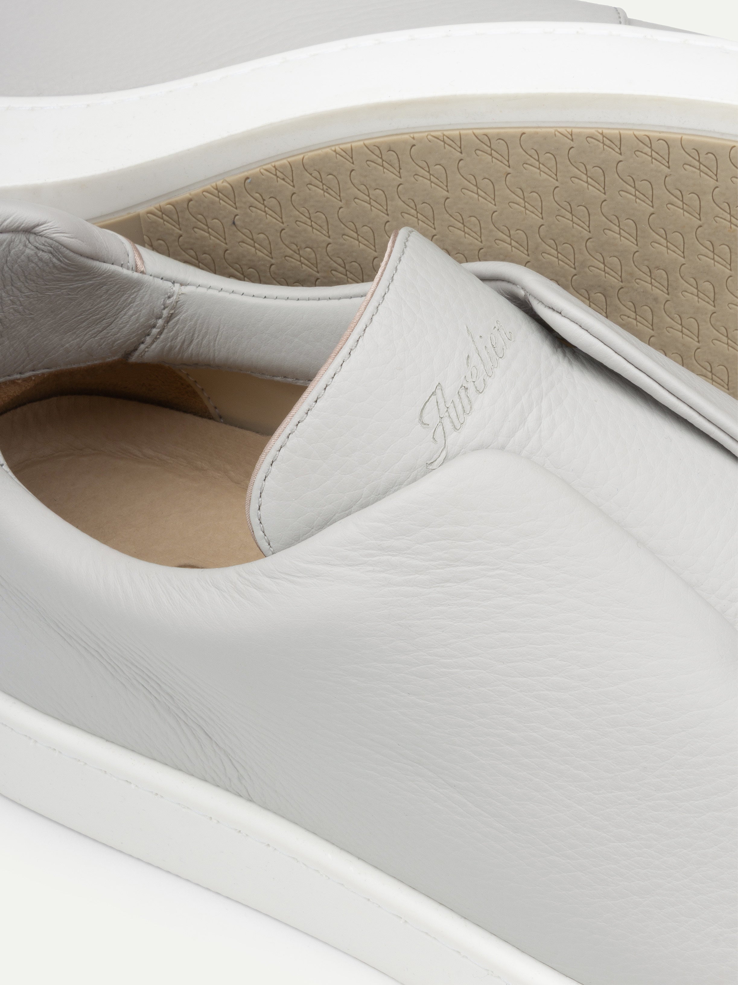 Classic Grey Grain AUR3 Sneaker