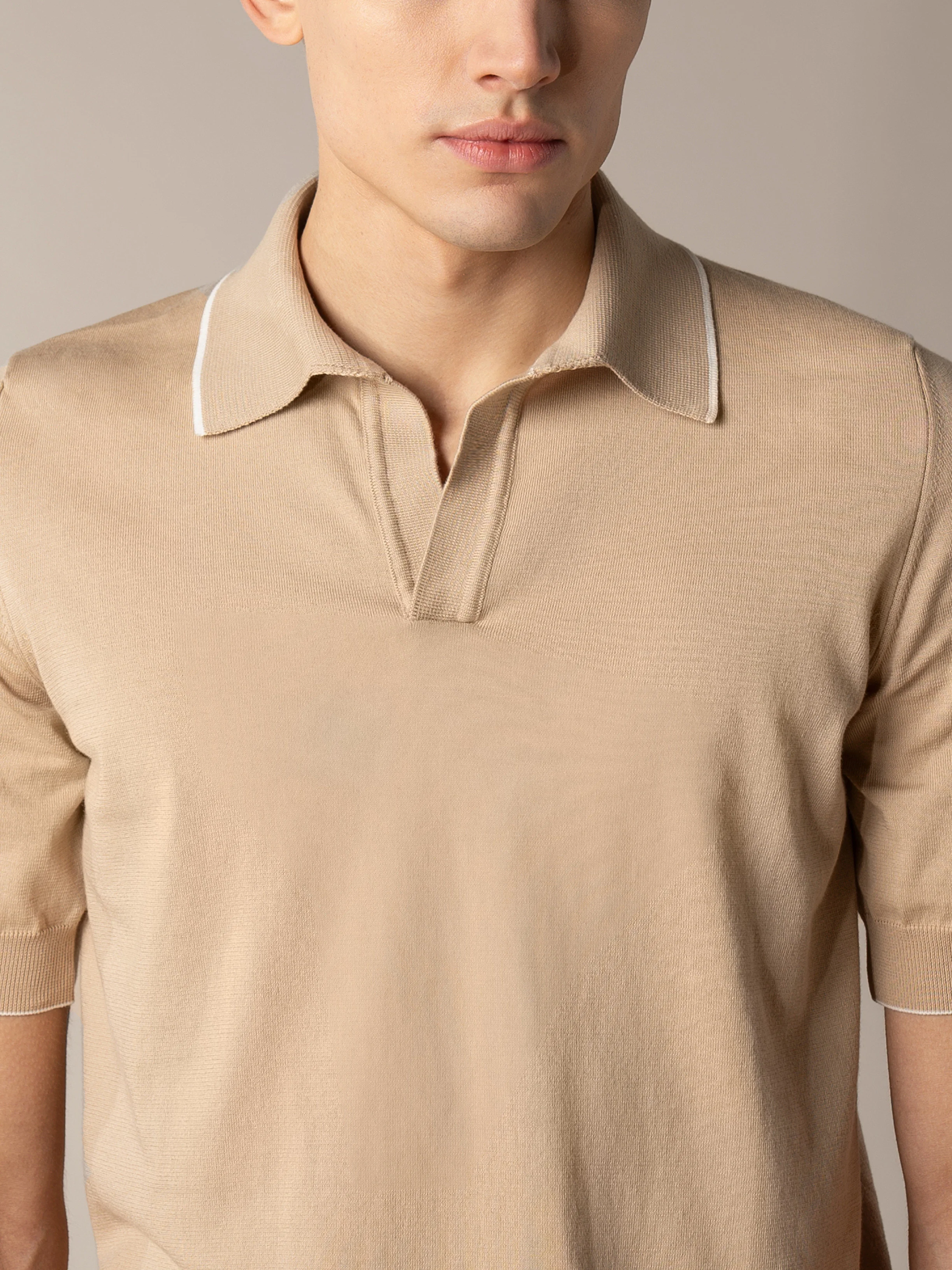Shortsleeve Buttonless Polo Beige
