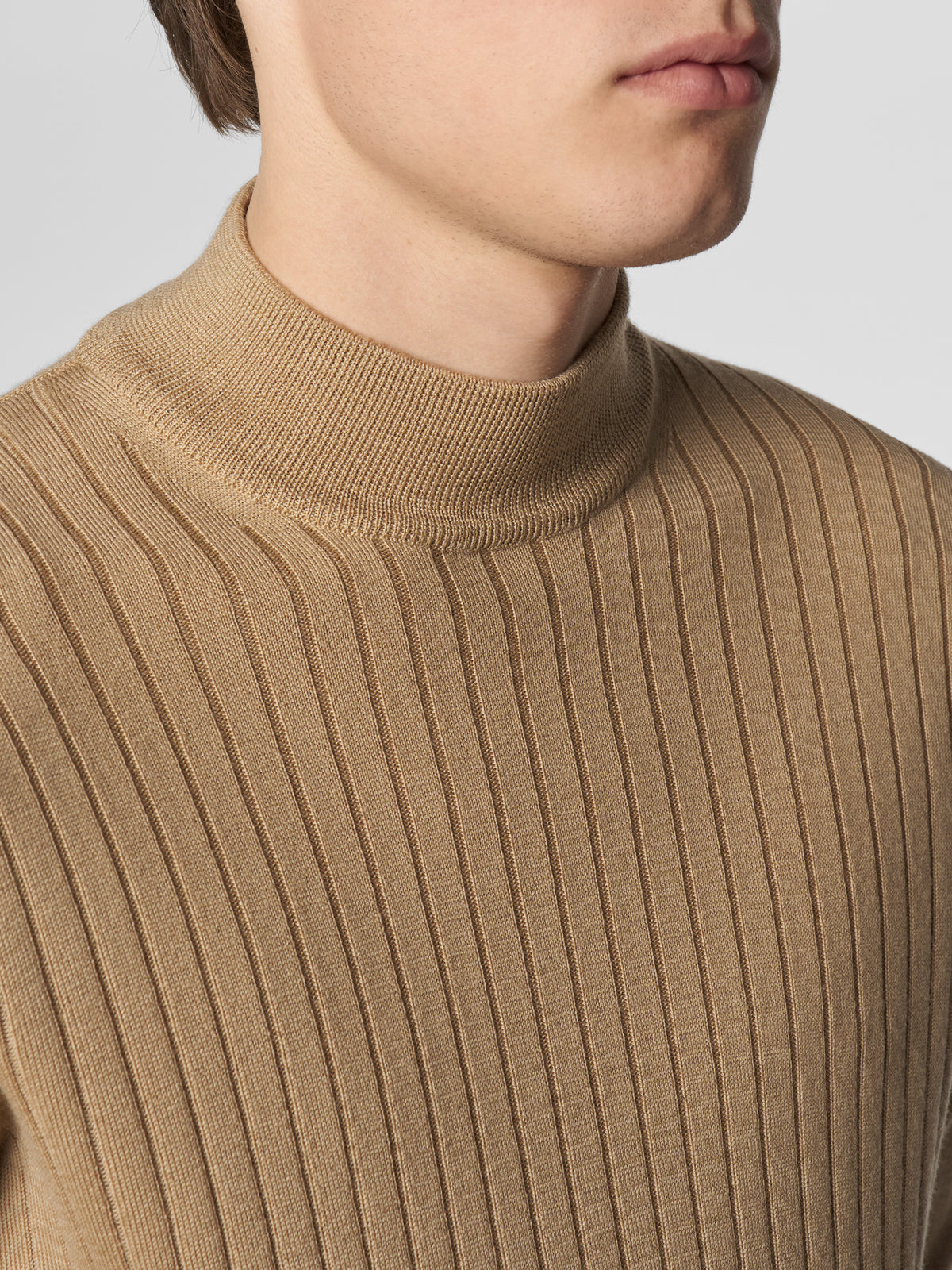 Extrafine Merino Ribbed Mockneck Beige