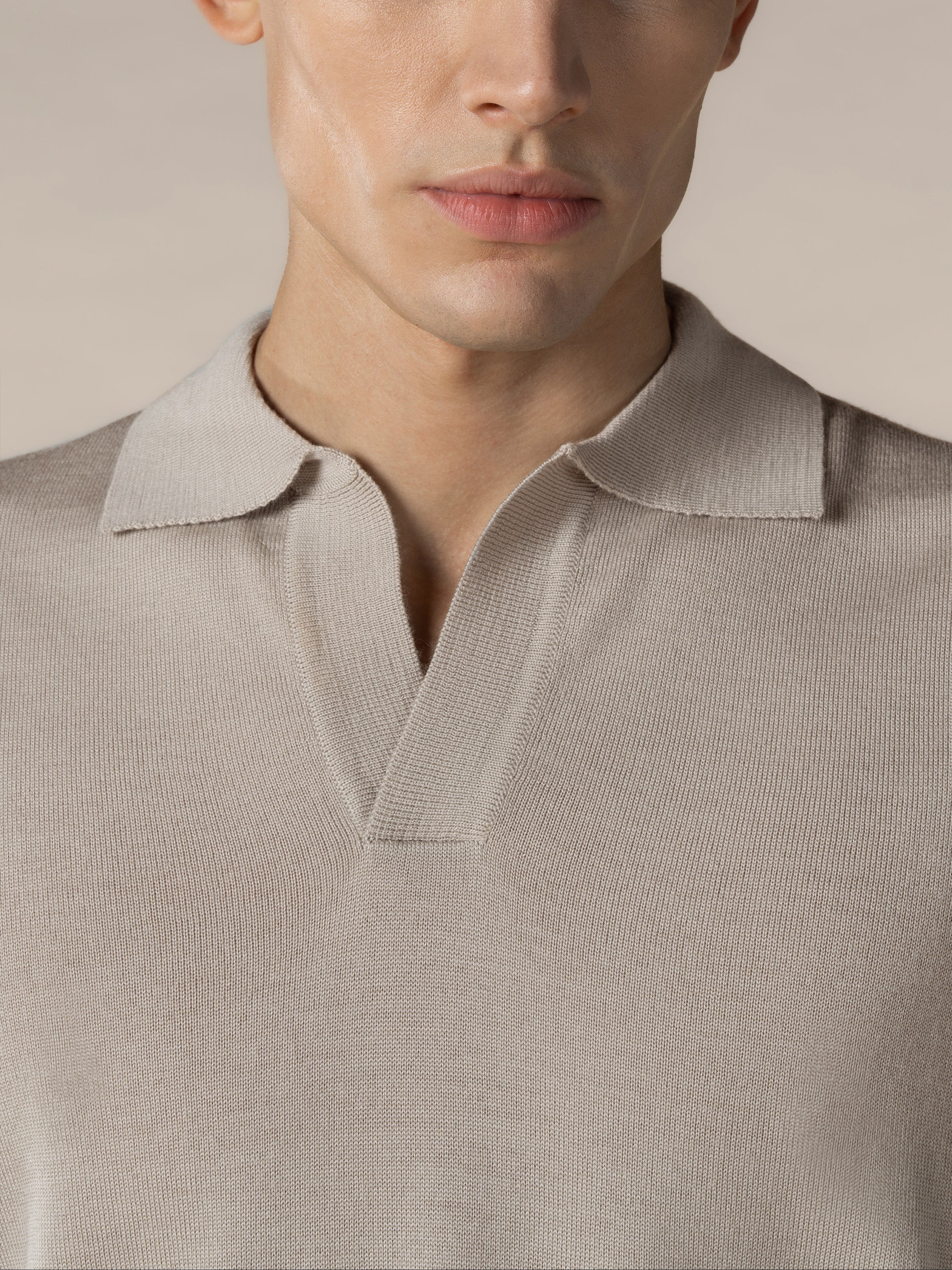 Extrafine Merino Buttonless Polo Greige