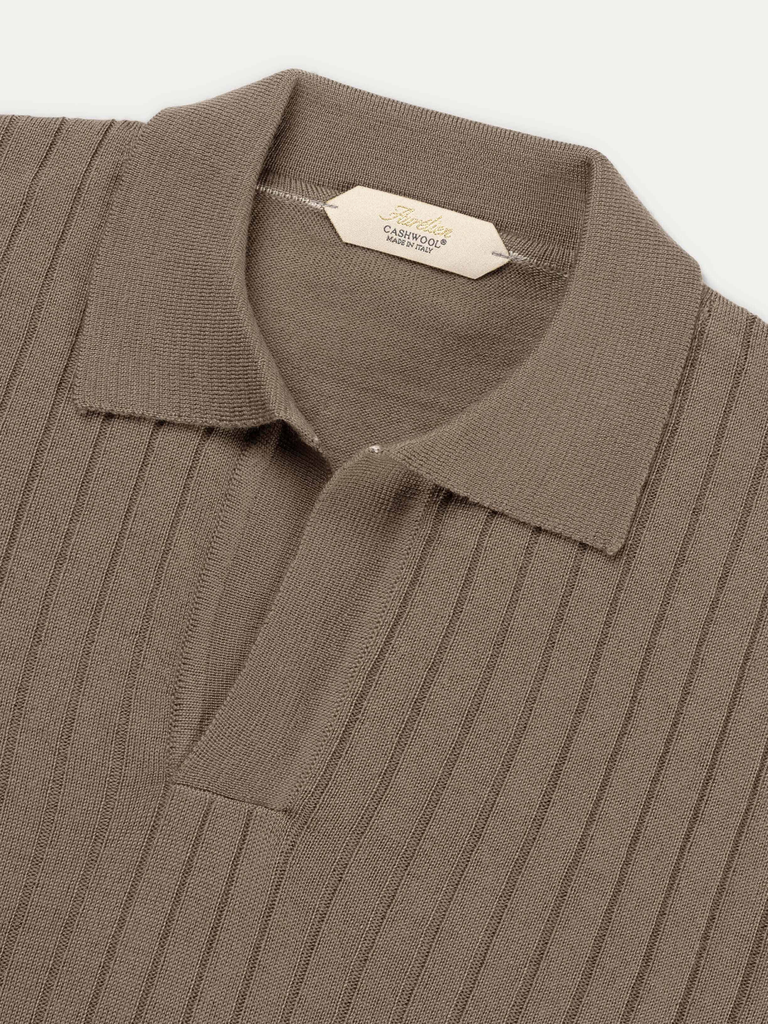 Shortsleeve Buttonless Ribbed Polo Taupe