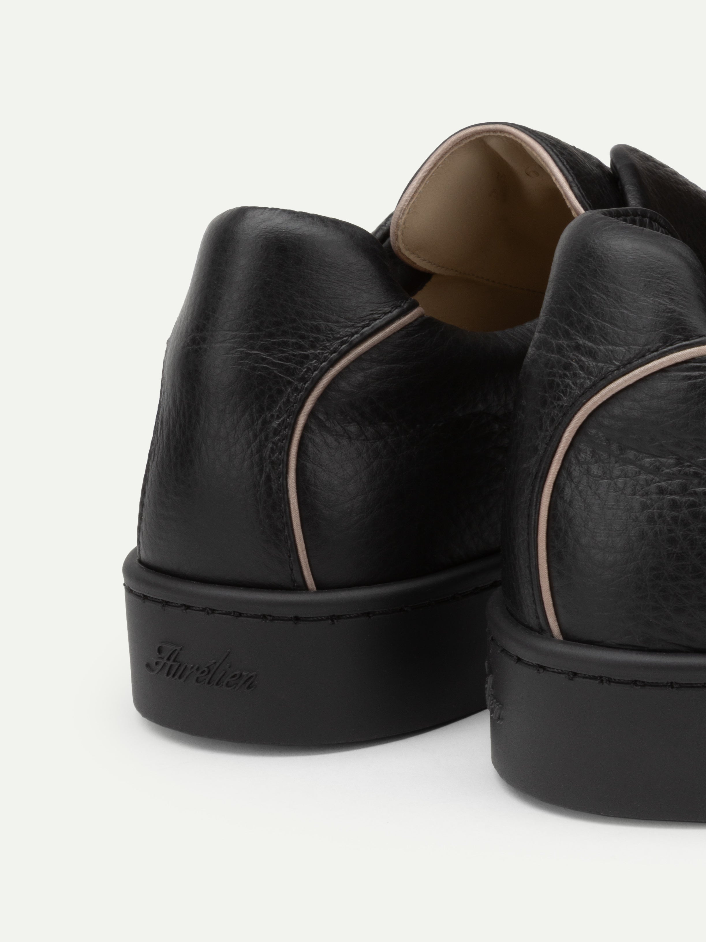 Black II Grain AUR3 Sneaker