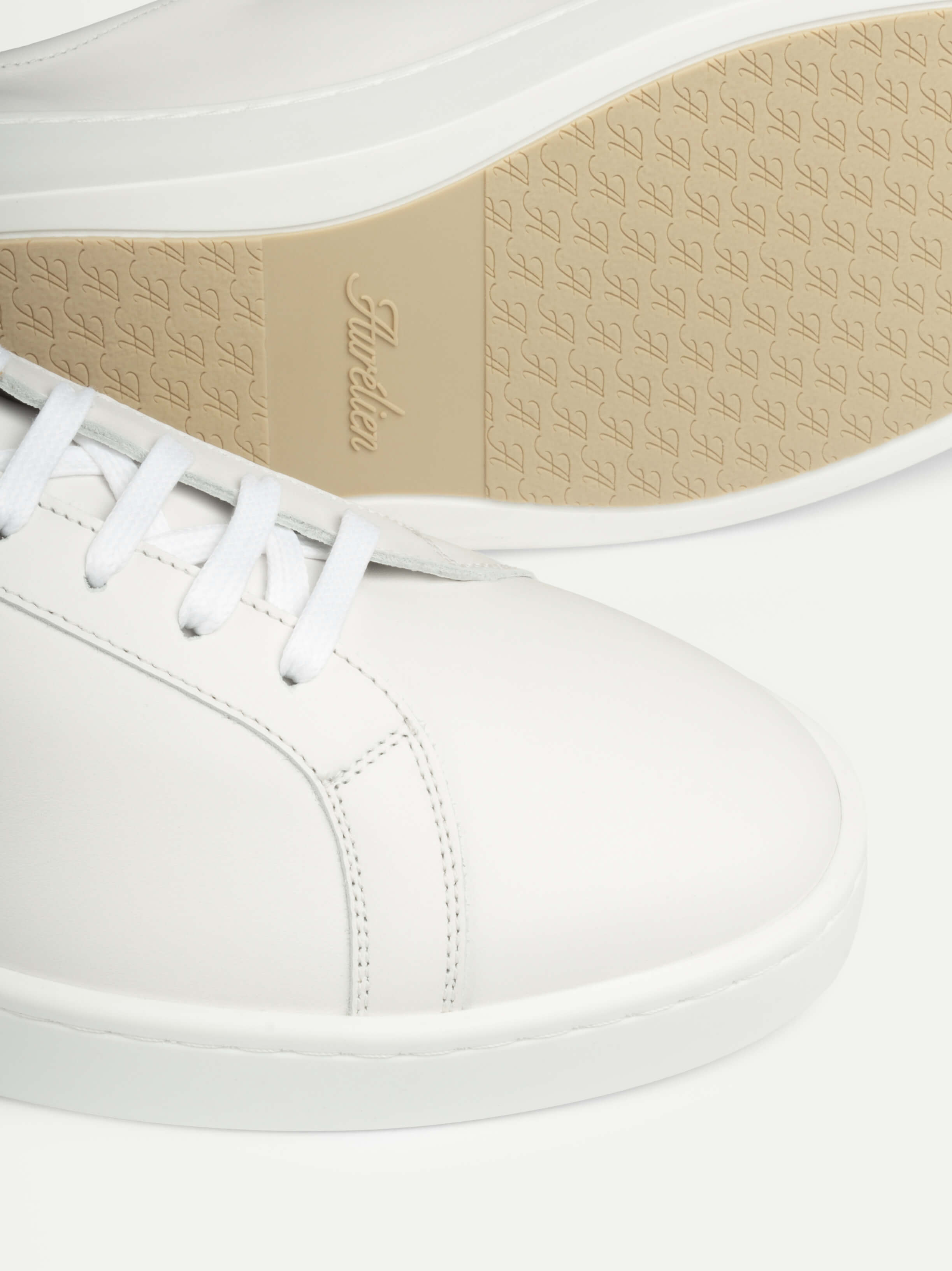 White AUR1 Sneaker