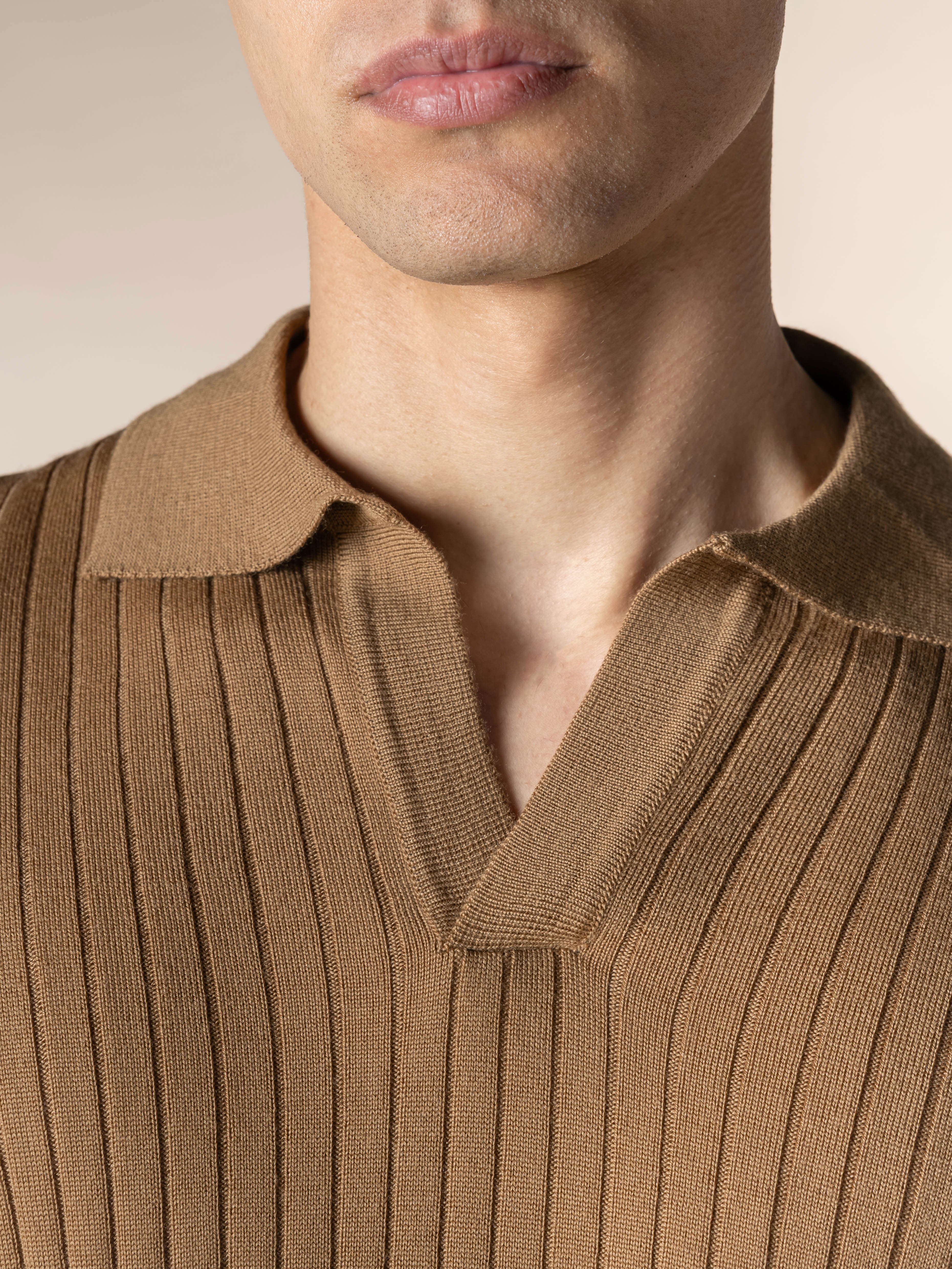 Shortsleeve Buttonless Ribbed Polo Caramel