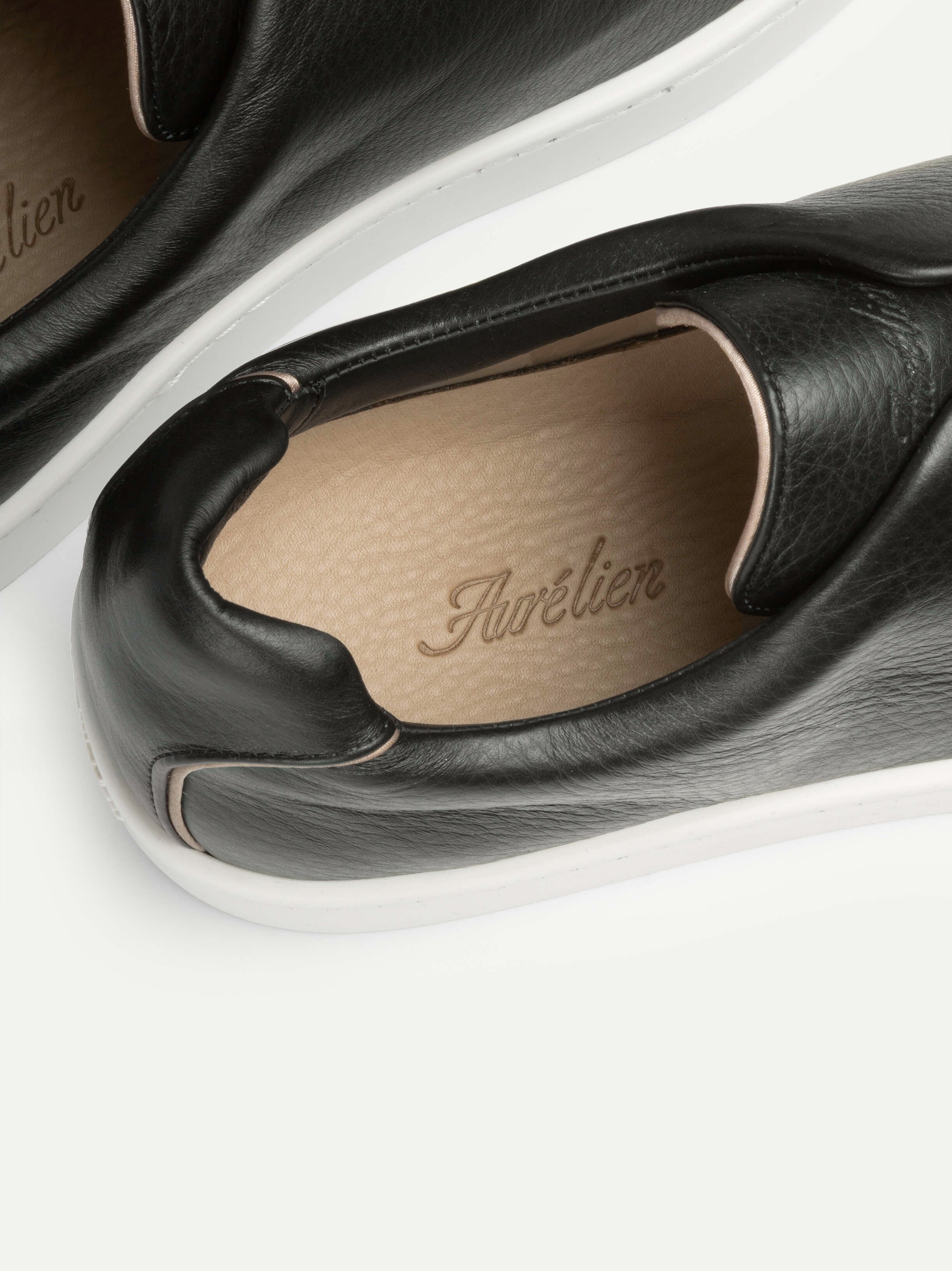 Black Grain AUR3 Sneaker