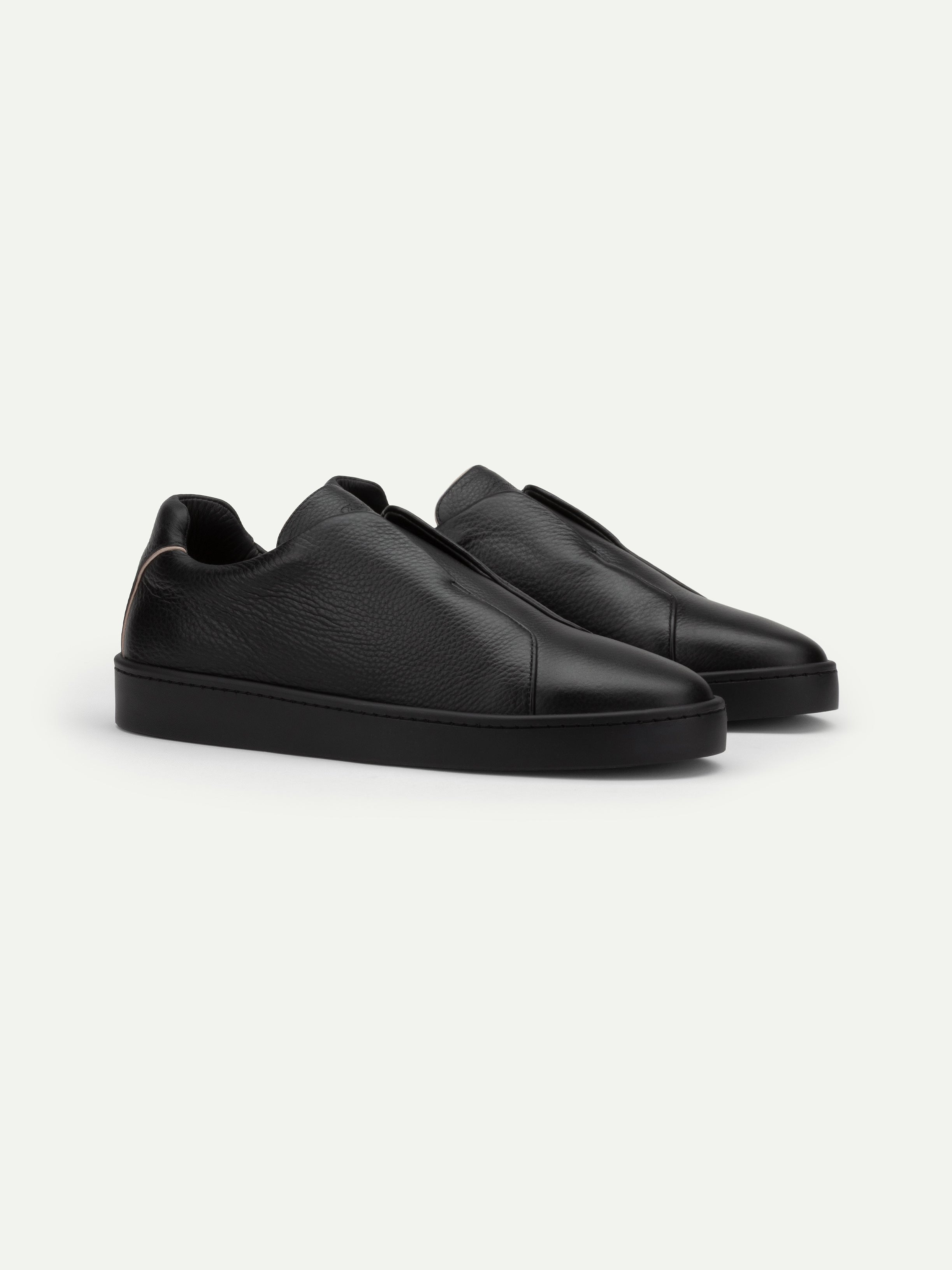 Black II Grain AUR3 Sneaker