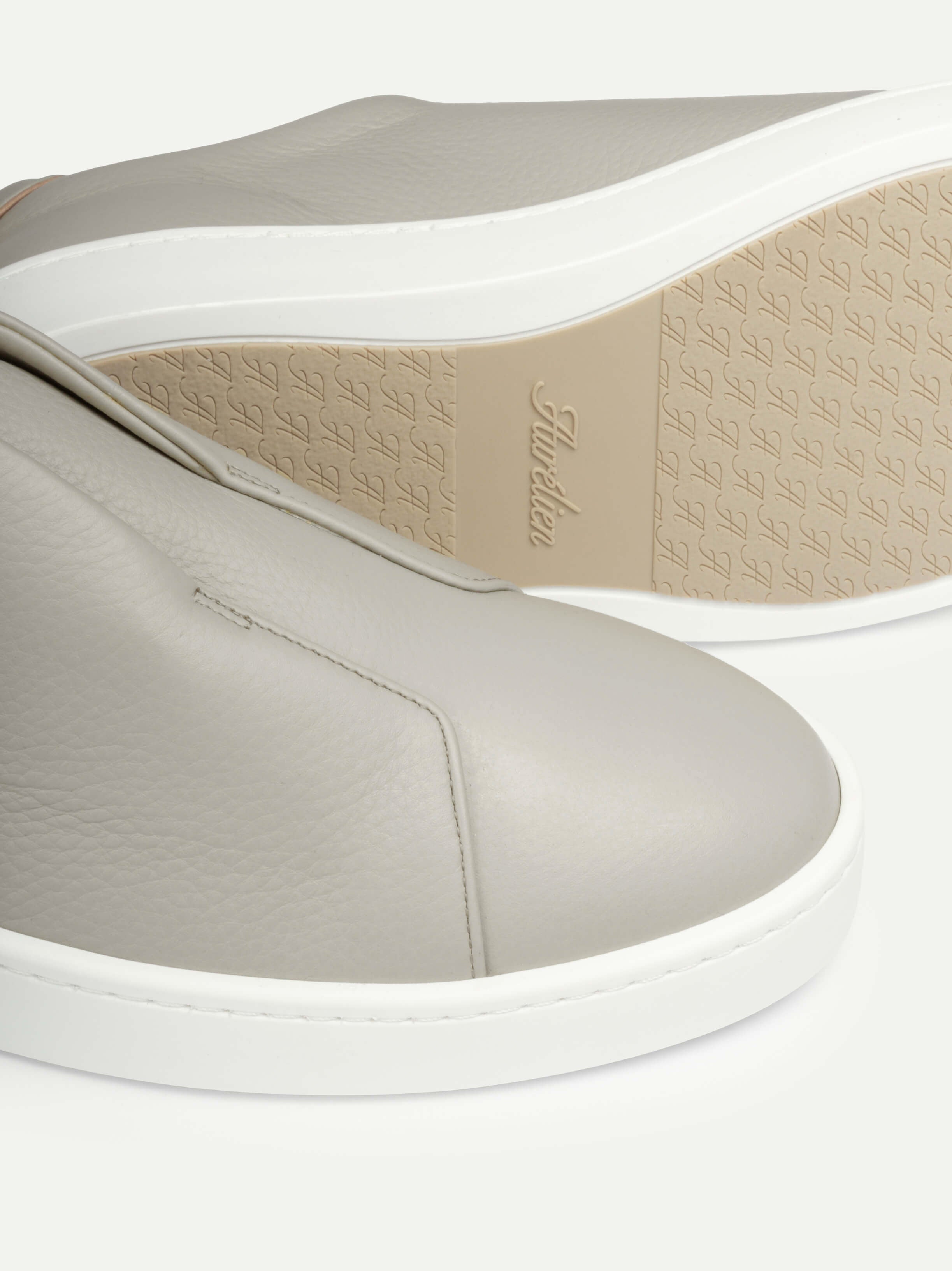 Light Grey Grain AUR3 Sneaker