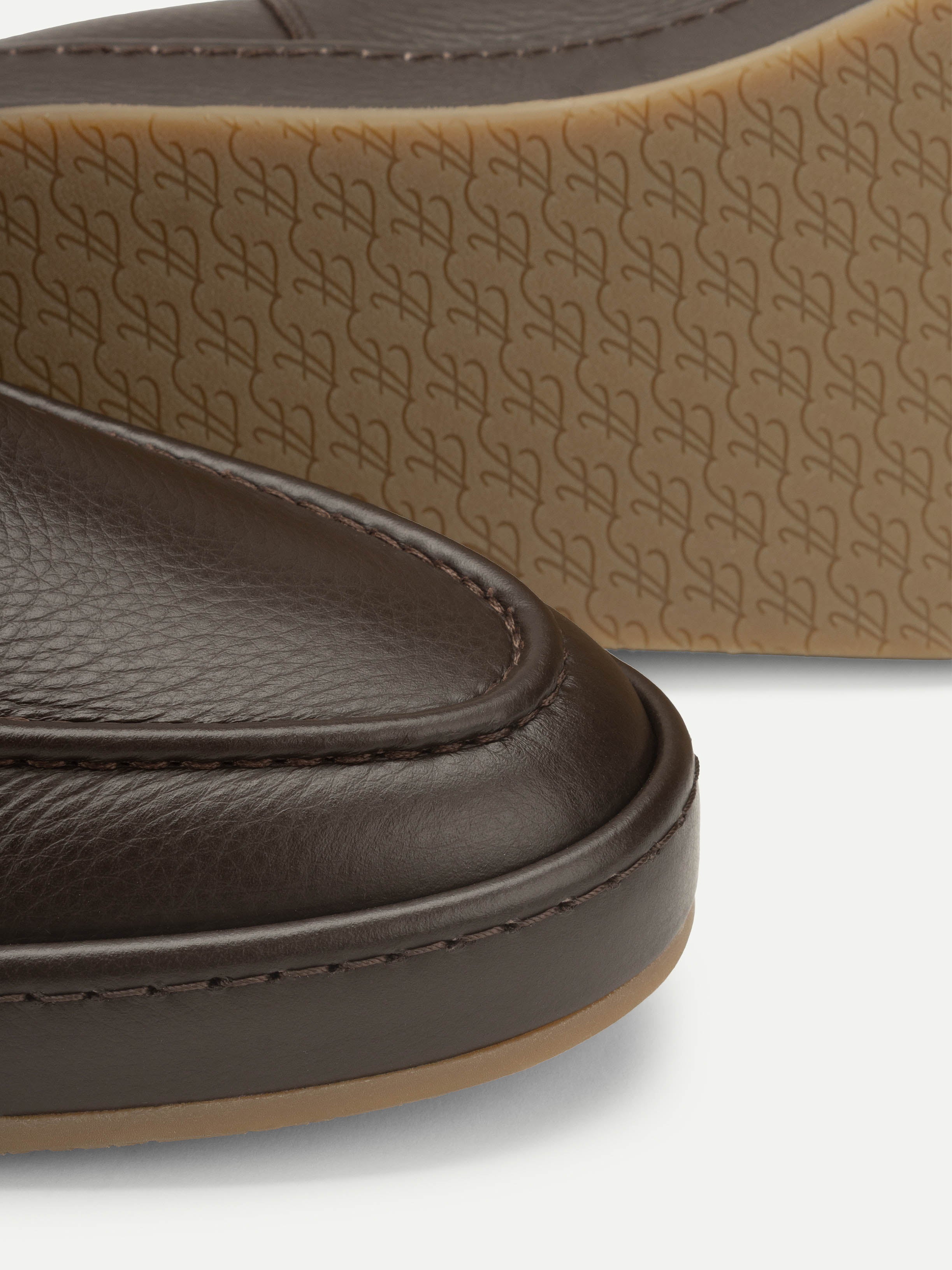 Brown Grain Voyager Chelsea