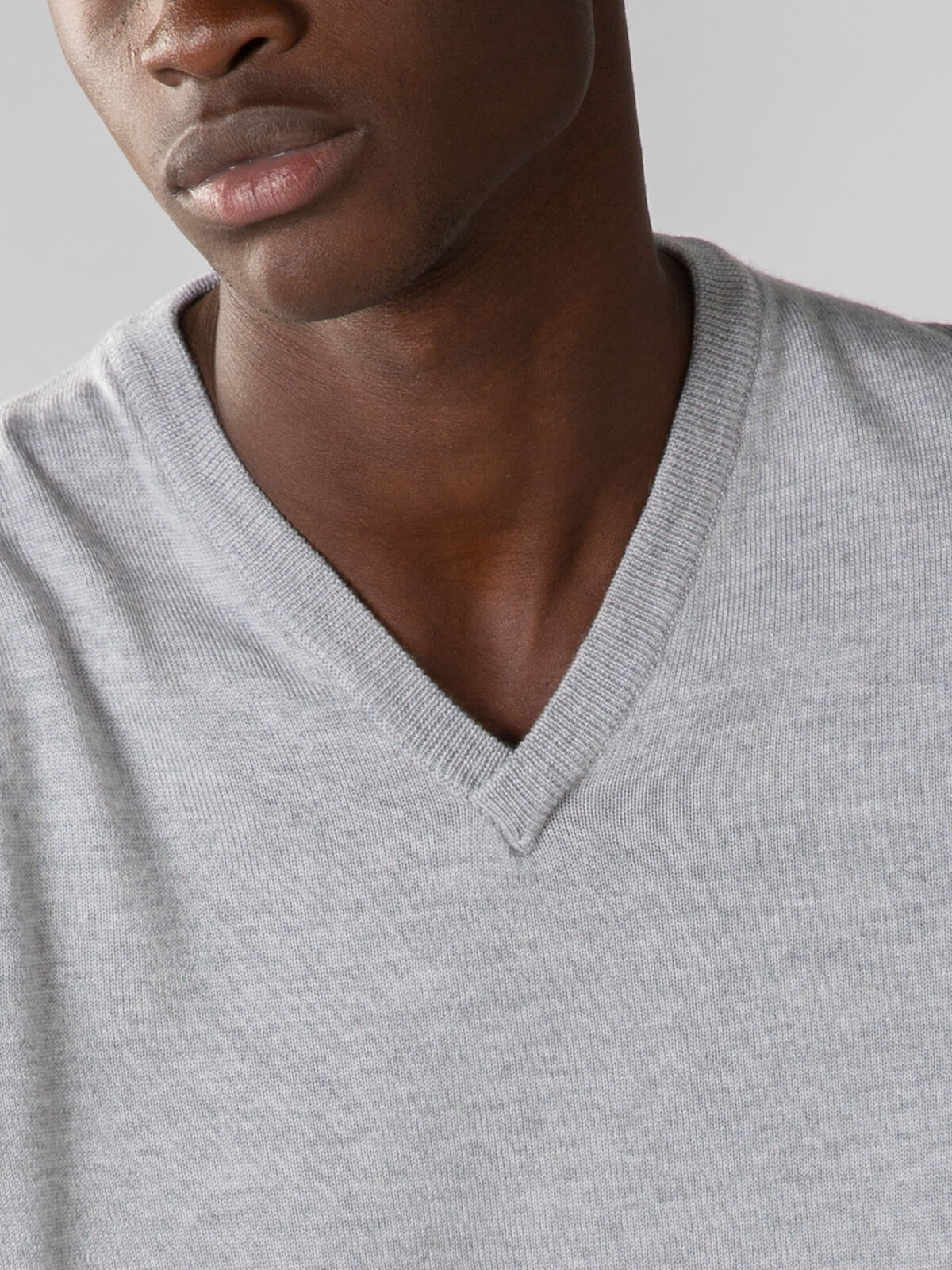 Extrafine Merino V-Neck Light Grey