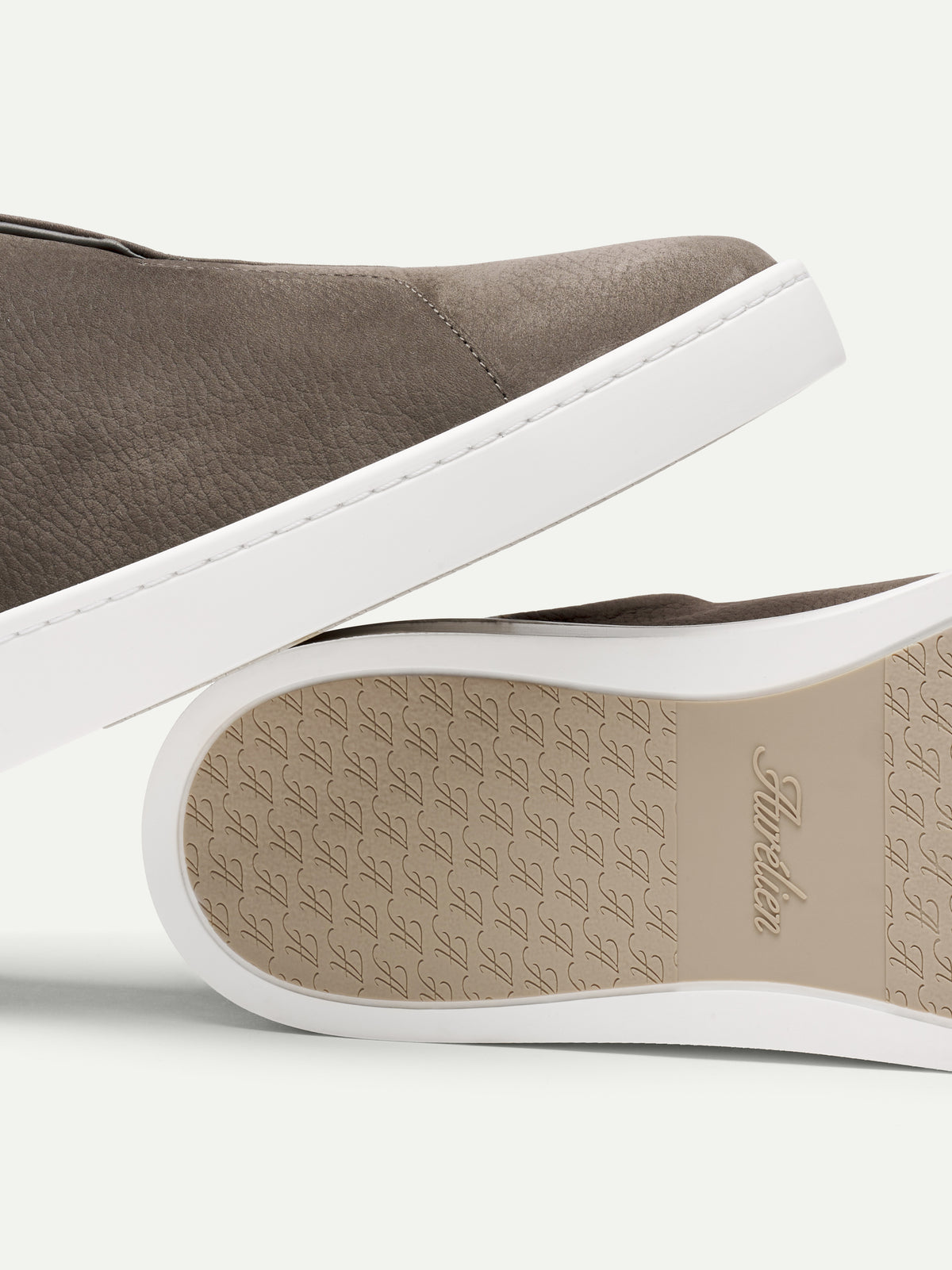 Ash Grey Nubuck AUR3 Sneaker