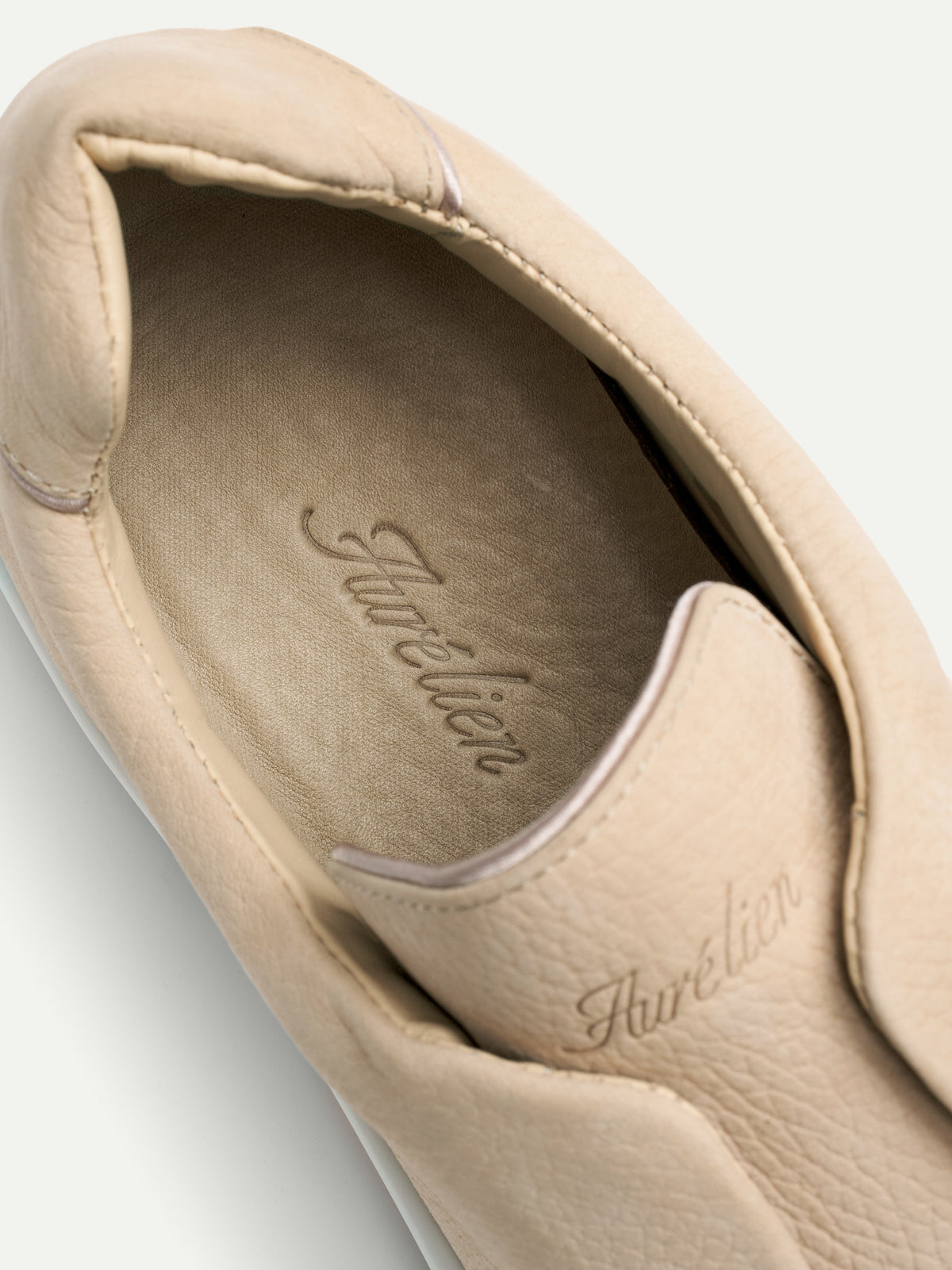 Light Beige Nubuck AUR3 Sneaker