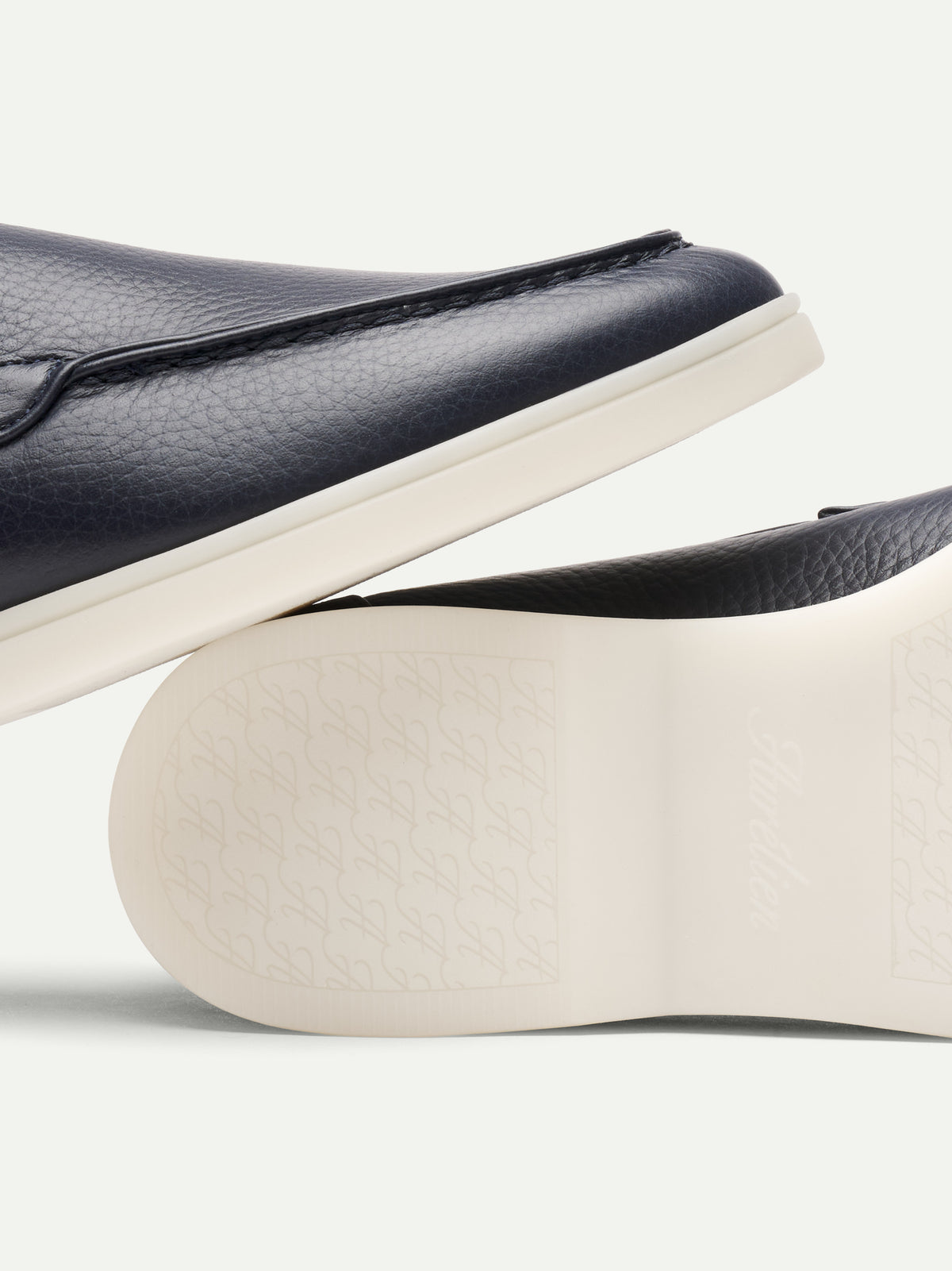 Lady Navy Grain Yacht Loafers